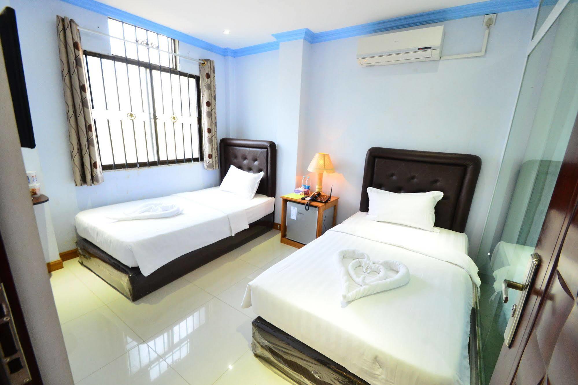 Woodland Hotel Yangon Exterior photo